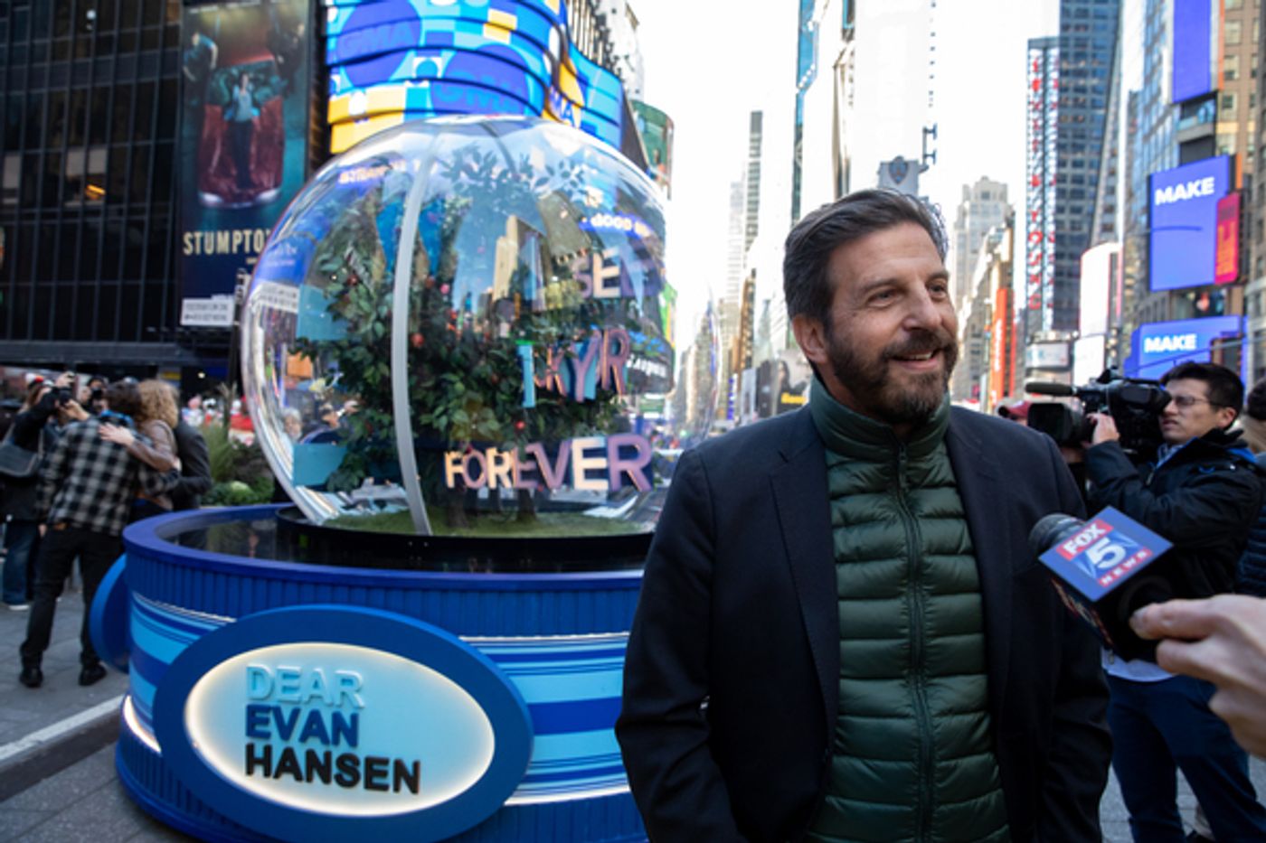 Photo Flash: DEAR EVAN HANSEN, WICKED, and More Celebrate Broadway Designers With Holiday 'Show Globes'  Image