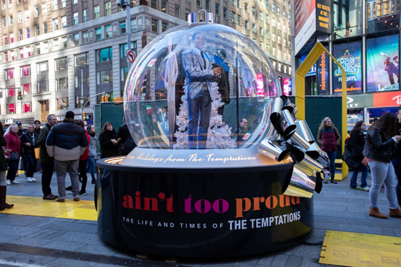 Photo Flash: DEAR EVAN HANSEN, WICKED, and More Celebrate Broadway Designers With Holiday 'Show Globes'  Image