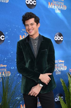 GRAHAM PHILLIPS @ BroadwayWorld GRAHAM PHILLIPS Photo