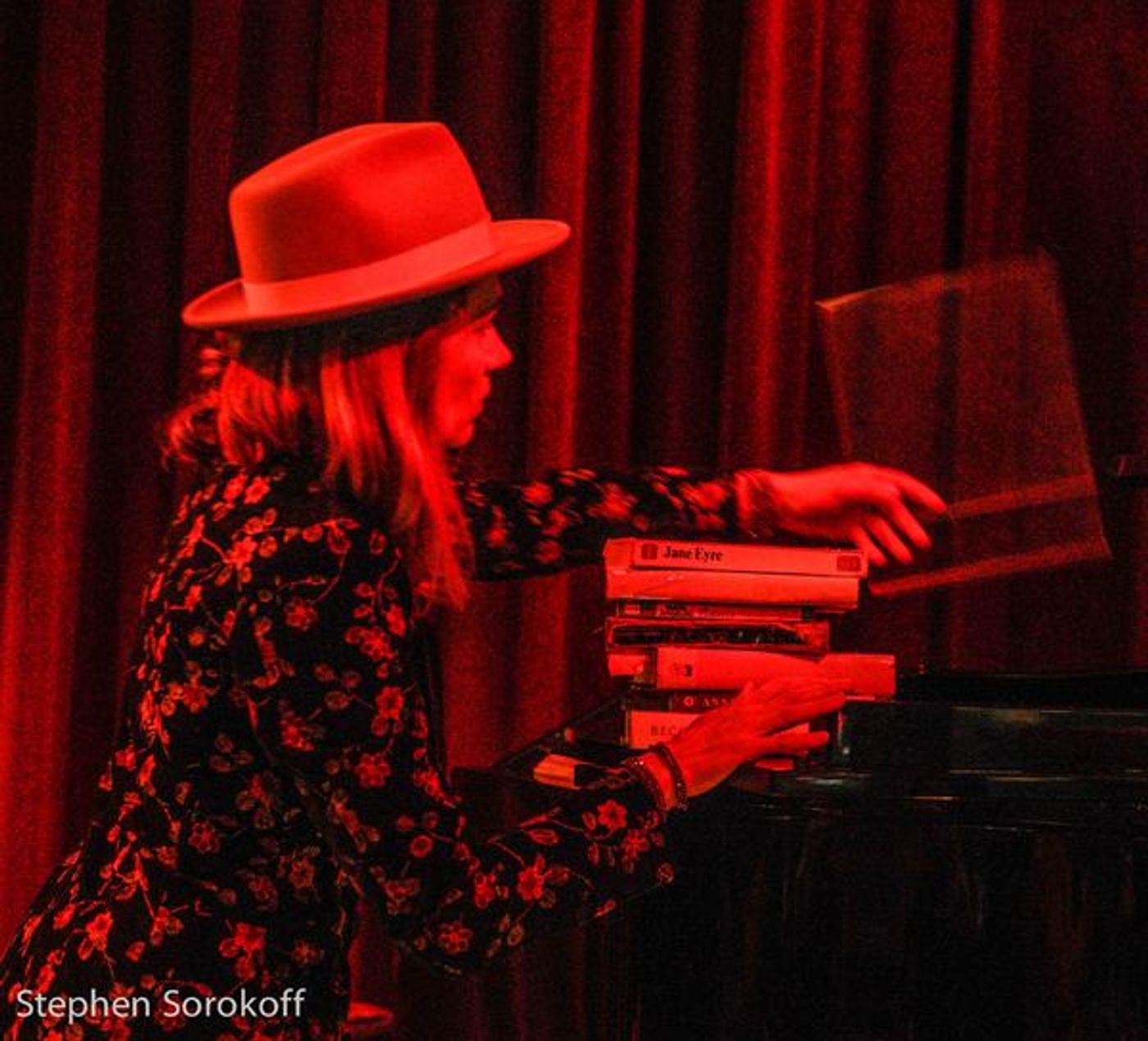 Photo Coverage: Lianne Marie Dobbs Brings WHY CAN'T A WOMAN BE MORE LIKE A MAN to the Beach Cafe  Image