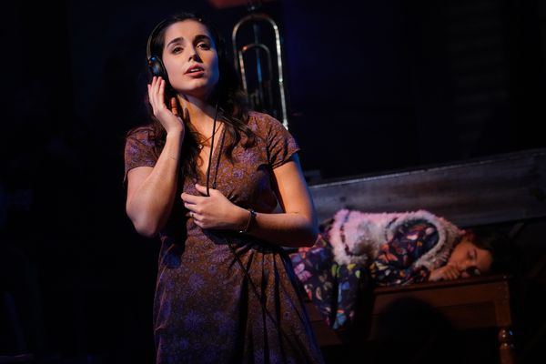 Mackenzie Lesser-Roy (as Girl)  Photo