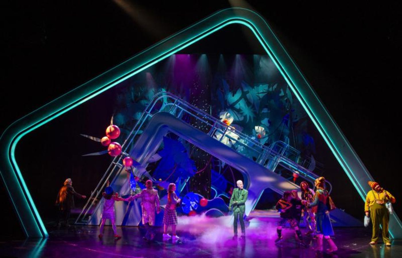 Review: CHARLIE AND THE CHOCOLATE FACTORY at Det Norske Teatret - Highly Imaginative Musical With Strong, Solid Performances.  Image
