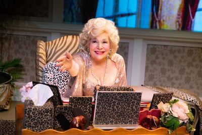Renee Taylor Photo