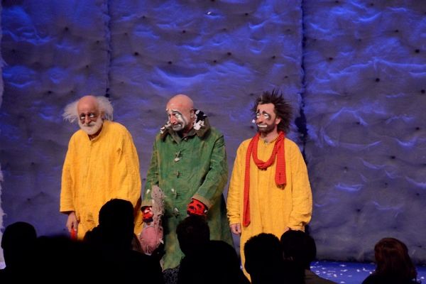 The Cast of Slava's Snowshow Photo