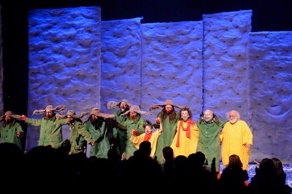The Cast of Slava's Snowshow Photo