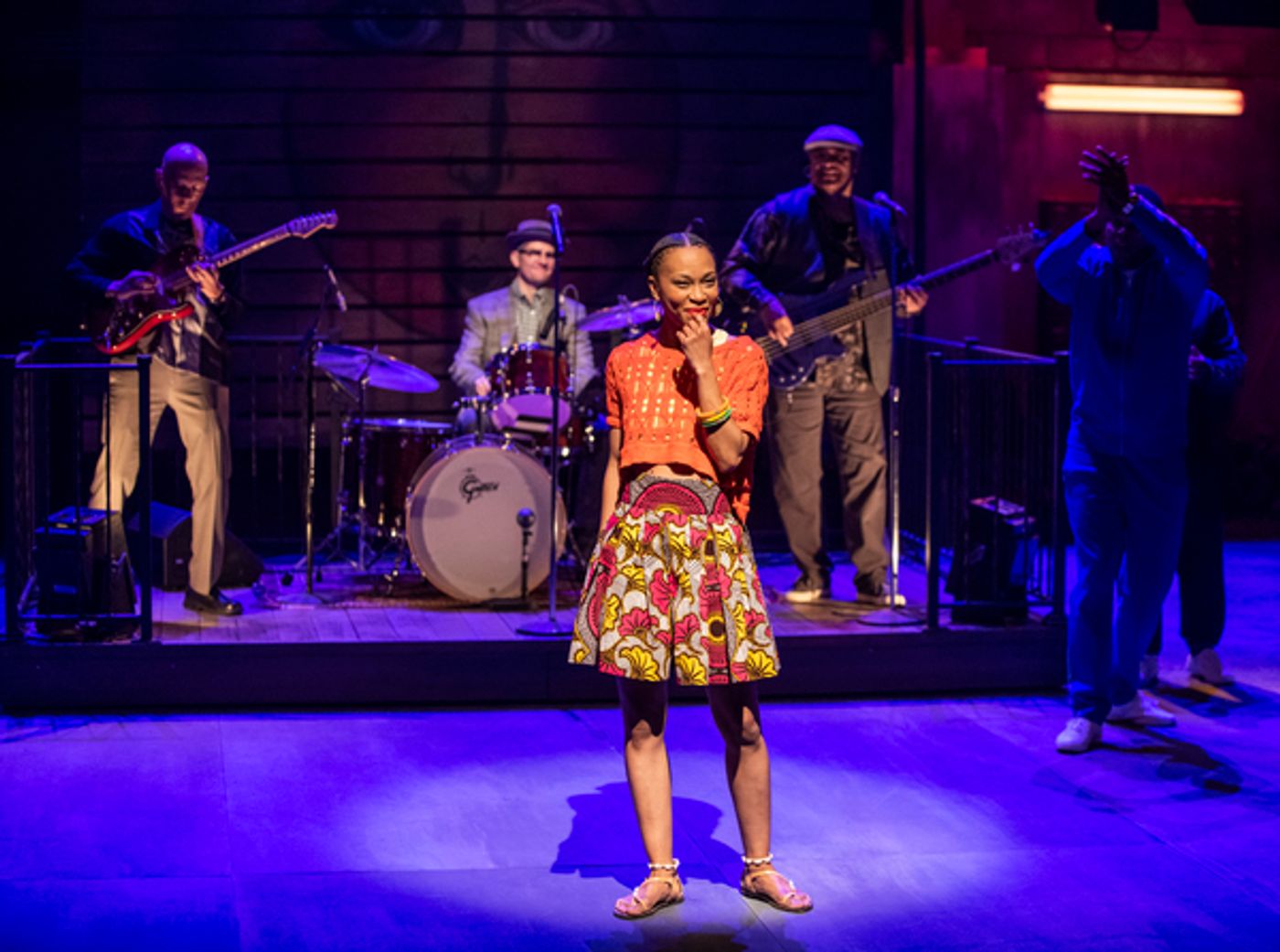 Photo Flash: Take a Look at Steppenwolf's World Premiere Production of LINDIWE Photo Flash: Take a Look at Steppenwolf's World Premiere Production of LINDIWE Image