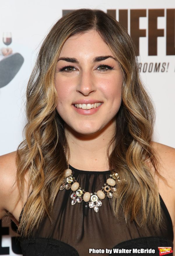 Lindsay Lavin Photo