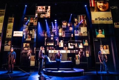 Sam Tutty (Evan Hansen), Lucy Anderson (Zoe Murphy) Photo