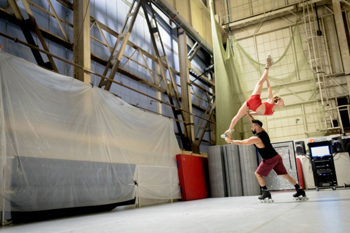 Photo Flash: Cirque du Soleil Preps For 'TWAS THE NIGHT BEFORE At Hulu Theatre  Image