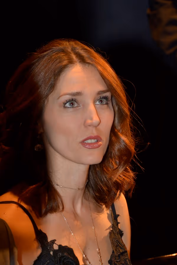 Mara Davi Photo