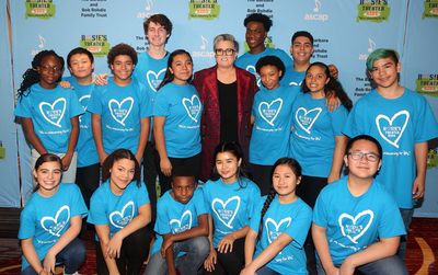 NEW YORK, NEW YORK - NOVEMBER 18: Rosie O'Donnell and her "Rosie's Broadway Theater K Photo