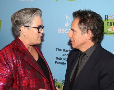 NEW YORK, NEW YORK - NOVEMBER 18: Rosie O'Donnell and Honoree Ben Stiller chat at the Photo