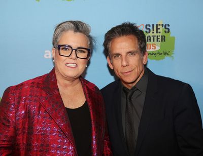 NEW YORK, NEW YORK - NOVEMBER 18: Rosie O'Donnell and Honoree Ben Stiller pose at the Photo