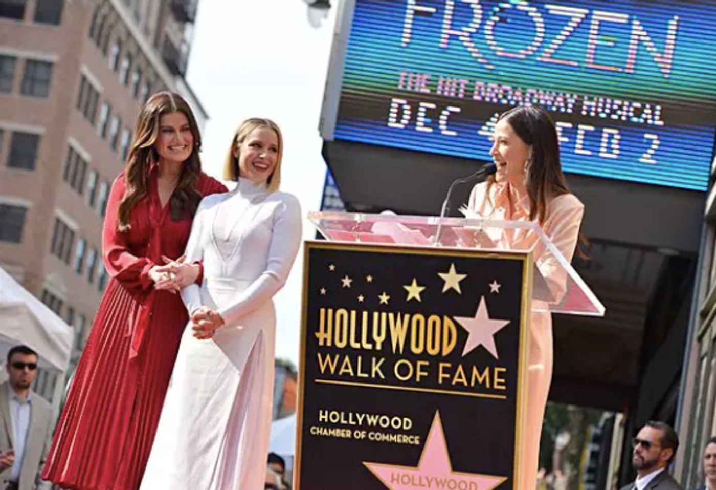 Wake Up With BWW 11/20: A CHRISTMAS CAROL Opens on Broadway, and More!  Image