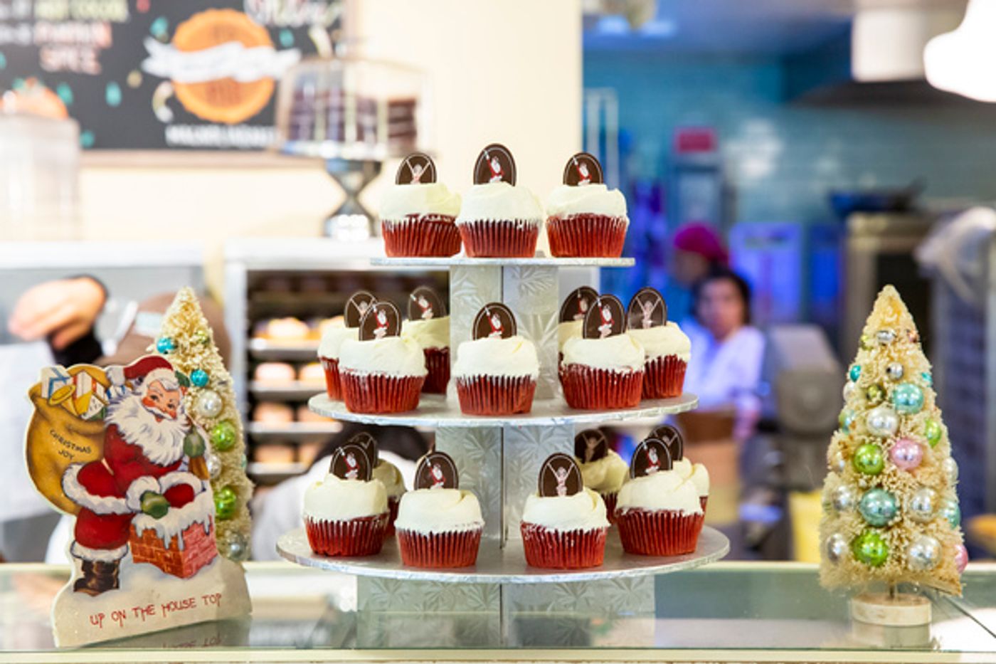 Photo Flash: Radio City Rockettes Unveil Christmas Cupcake At Magnolia Bakery!  Image