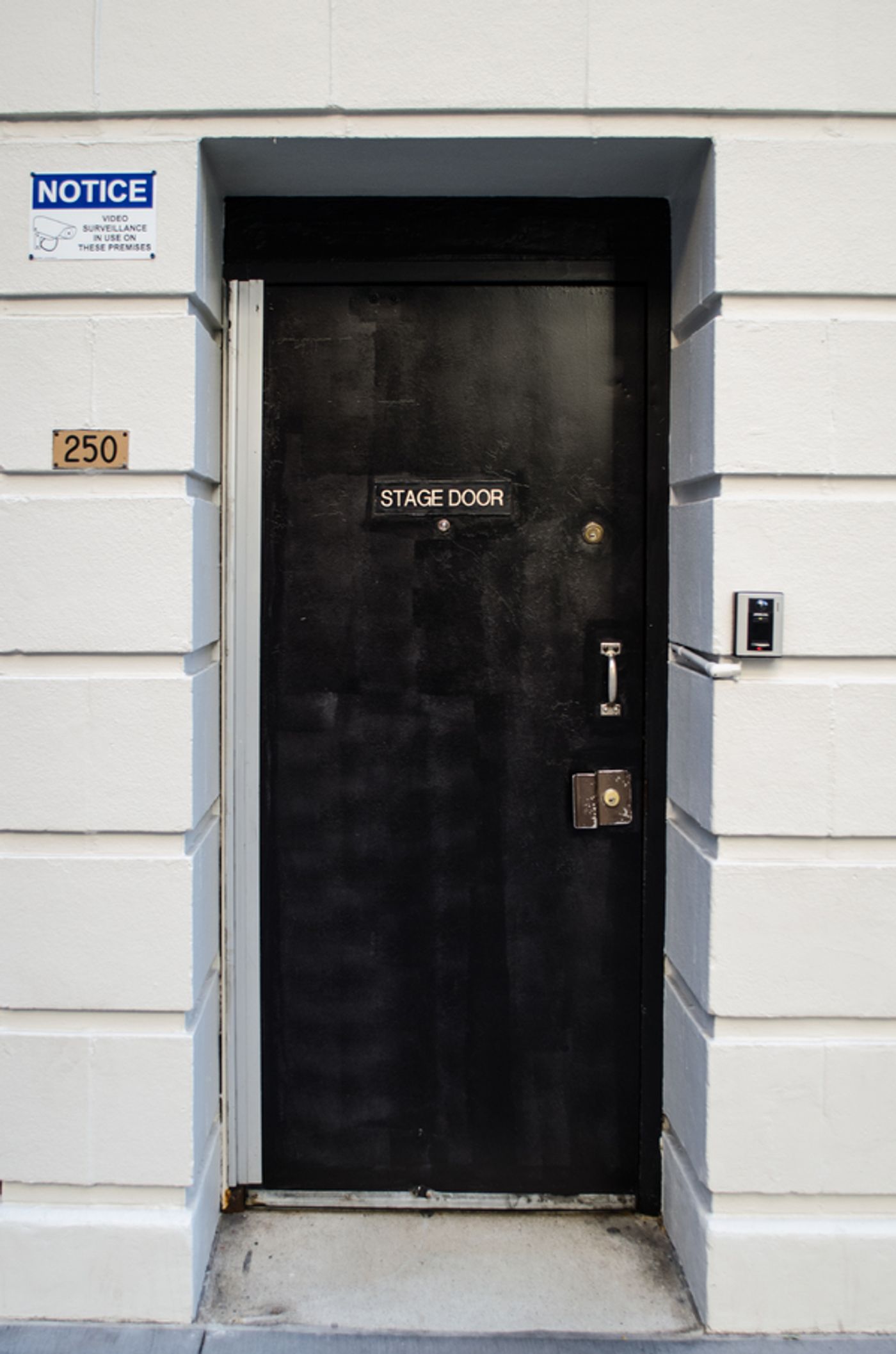 How to Stage Door a Broadway Show - The Ultimate Guide  Image