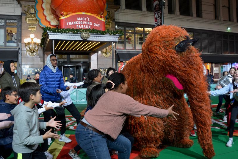 Photo Coverage: AIN'T TOO PROUD, BEETLEJUICE, and More Rehearse For the 2019 Macy's Thanksgiving Day Parade — photo 4 of 54