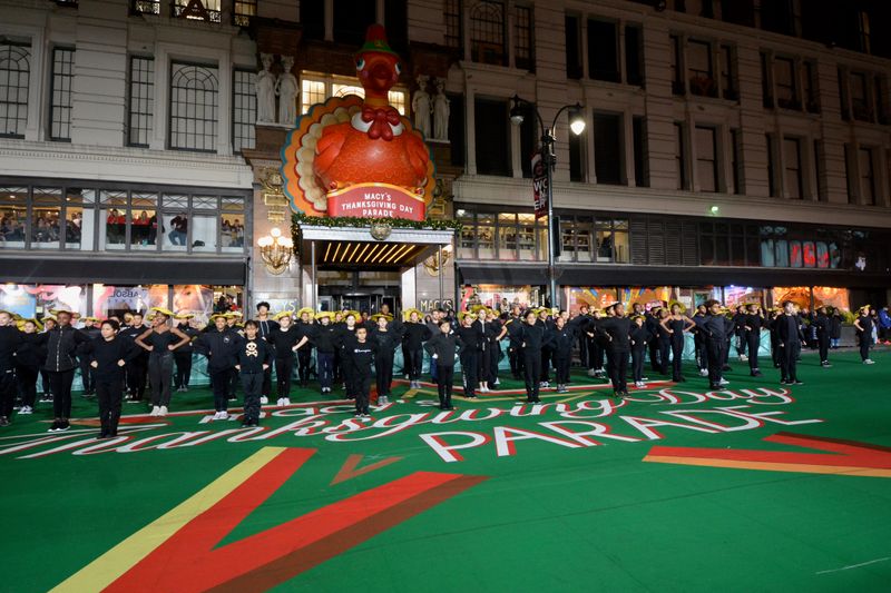 Photo Coverage: AIN'T TOO PROUD, BEETLEJUICE, and More Rehearse For the 2019 Macy's Thanksgiving Day Parade — photo 33 of 54