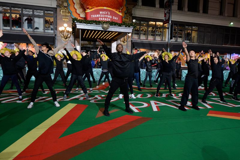 Photo Coverage: AIN'T TOO PROUD, BEETLEJUICE, and More Rehearse For the 2019 Macy's Thanksgiving Day Parade — photo 36 of 54