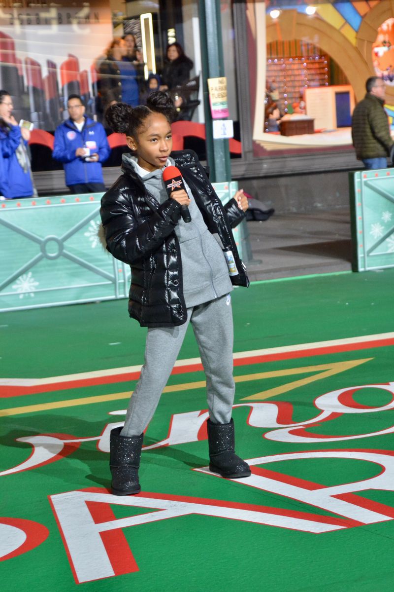 Photo Coverage: Idina Menzel, HADESTOWN, TINA - THE TINA TURNER MUSICAL, and More Rehearse For the 2019 Macy's Thanksgiving Day Parade — photo 7 of 59