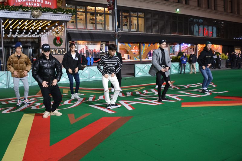 Photo Coverage: Idina Menzel, HADESTOWN, TINA - THE TINA TURNER MUSICAL, and More Rehearse For the 2019 Macy's Thanksgiving Day Parade — photo 16 of 59