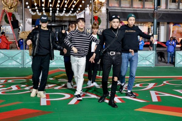 Photo Coverage: Idina Menzel, HADESTOWN, TINA - THE TINA TURNER MUSICAL, and More Rehearse For the 2019 Macy's Thanksgiving Day Parade  Image