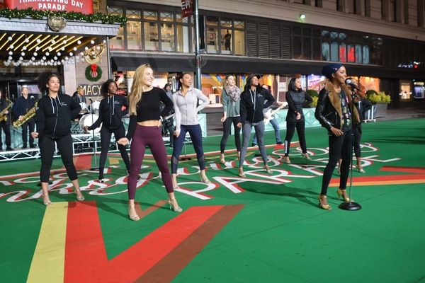 Photo Coverage: Idina Menzel, HADESTOWN, TINA - THE TINA TURNER MUSICAL, and More Rehearse For the 2019 Macy's Thanksgiving Day Parade  Image