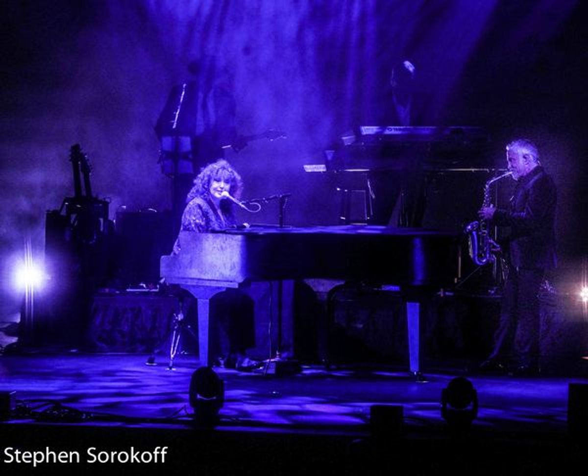 Melissa Manchester at Dave Koz & Friends Christmas Tour Lights Up The Kravis Center
