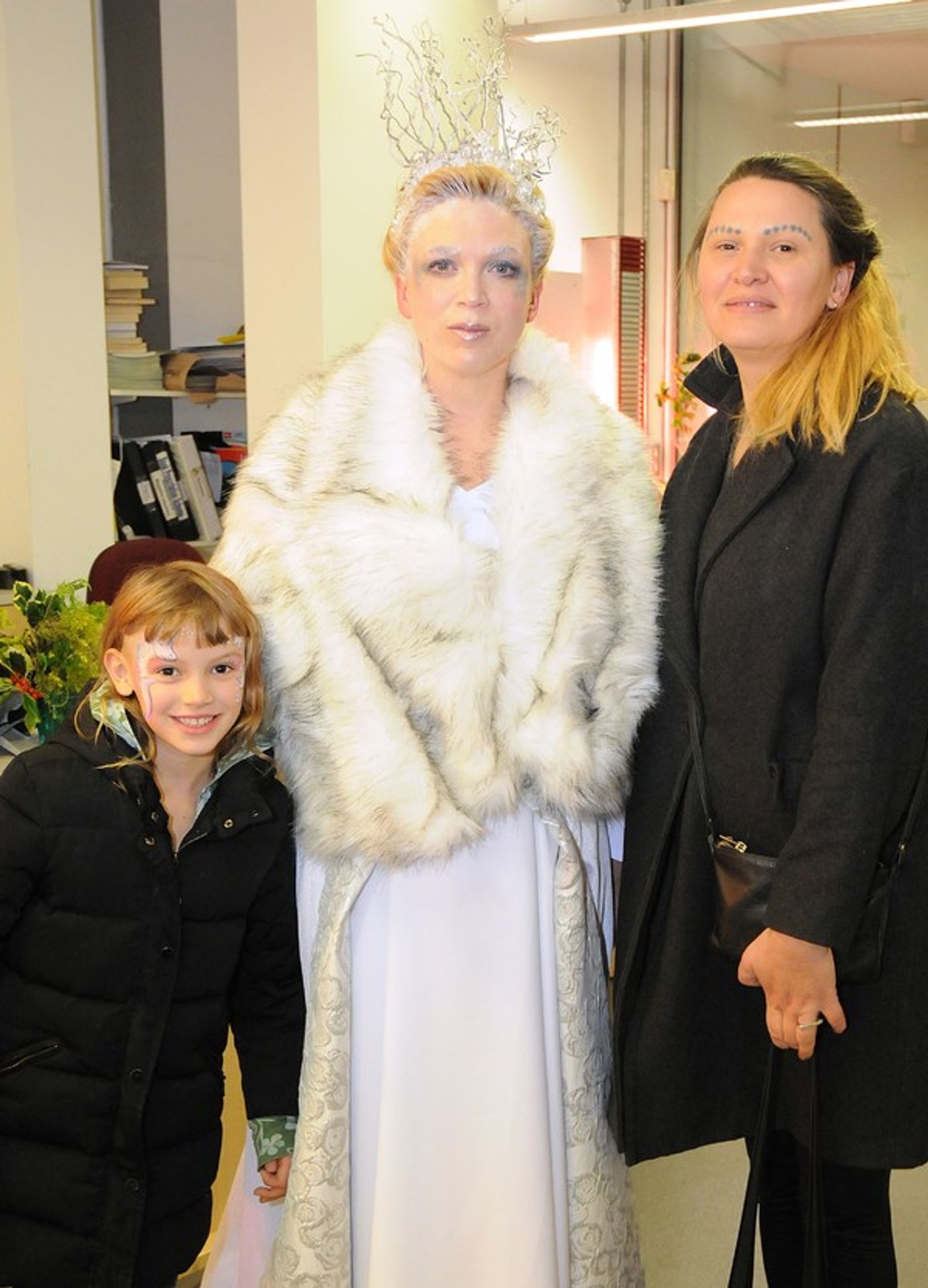 Photo Flash: The Cast of THE SNOW QUEEN Turned On Finsbury Park Festive Lights Photo Flash: The Cast of THE SNOW QUEEN Turned On Finsbury Park Festive Lights Image