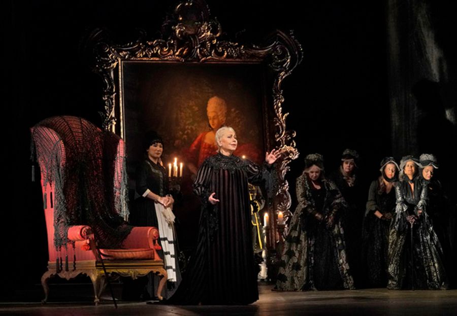 Photos/Reviews: THE QUEEN OF SPADES at the Metropolitan Opera, New York Image