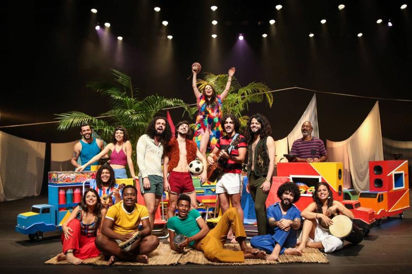 Review: In a Flower Power Mood NOVOS BAIANOS – O MUSICAL Has Season at SESC Vila Mariana Until December 15th  Image