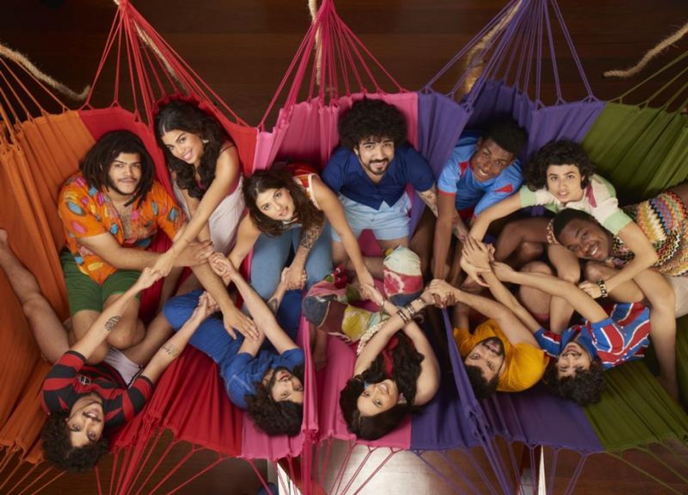 Review: In a Flower Power Mood NOVOS BAIANOS – O MUSICAL Has Season at SESC Vila Mariana Until December 15th  Image