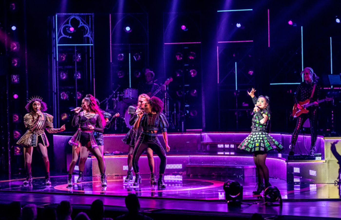 Photo Flash: Get A First Look At The Twin Cities Run Of Broadway-Bound SIX  Image