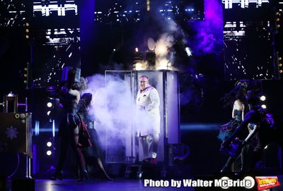 Kevin James (The Inventor) with cast  Photo