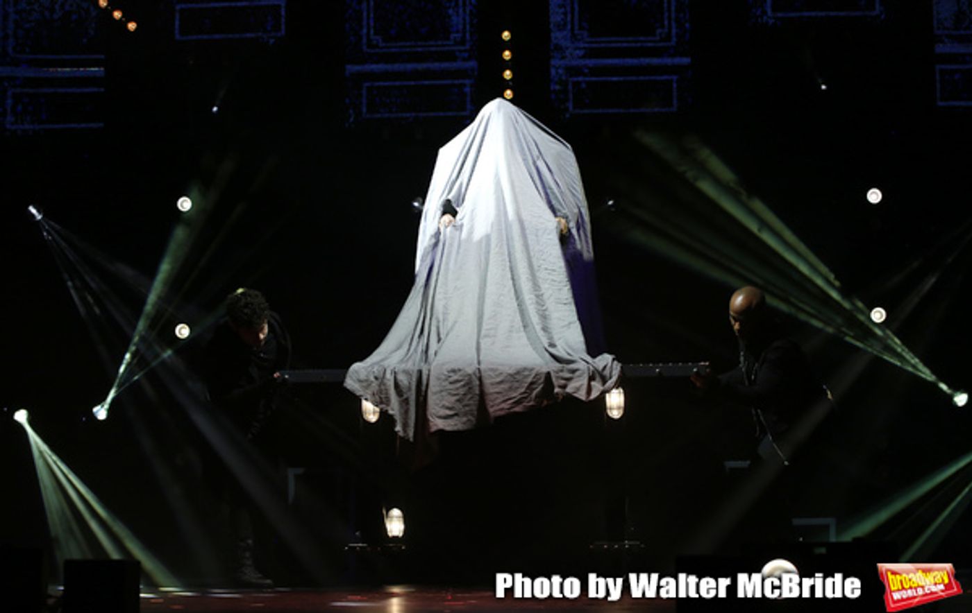 Photo Coverage: THE ILLUSIONISTS - MAGIC OF THE HOLIDAYS Press Preview  Image