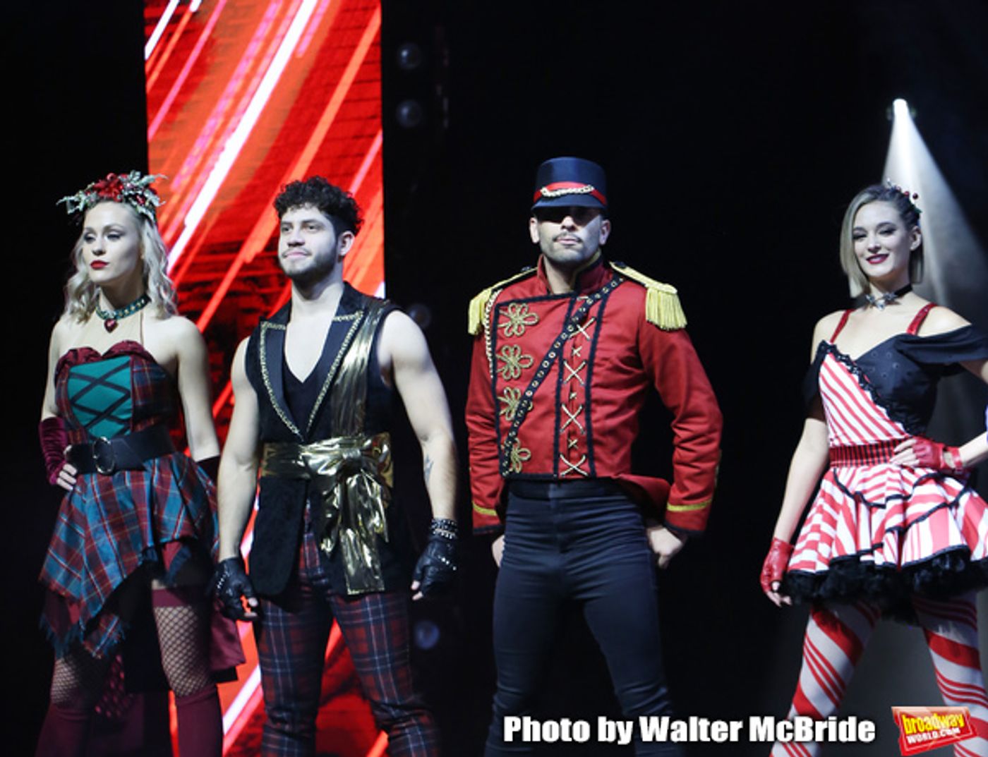 Photo Coverage: THE ILLUSIONISTS - MAGIC OF THE HOLIDAYS Press Preview  Image