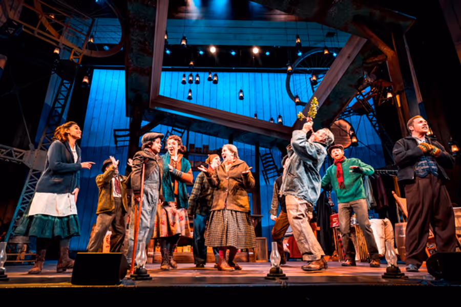 Photo Flash: First Look at the World Premiere of DOLLY PARTON'S SMOKY MOUNTAIN CHRISTMAS CAROL at Boston's Emerson Colonial Theatre Image