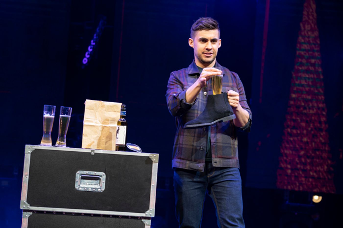 Photo Flash: Take a Look at Production Photos From THE ILLUSIONISTS - MAGIC OF THE HOLIDAYS  Image