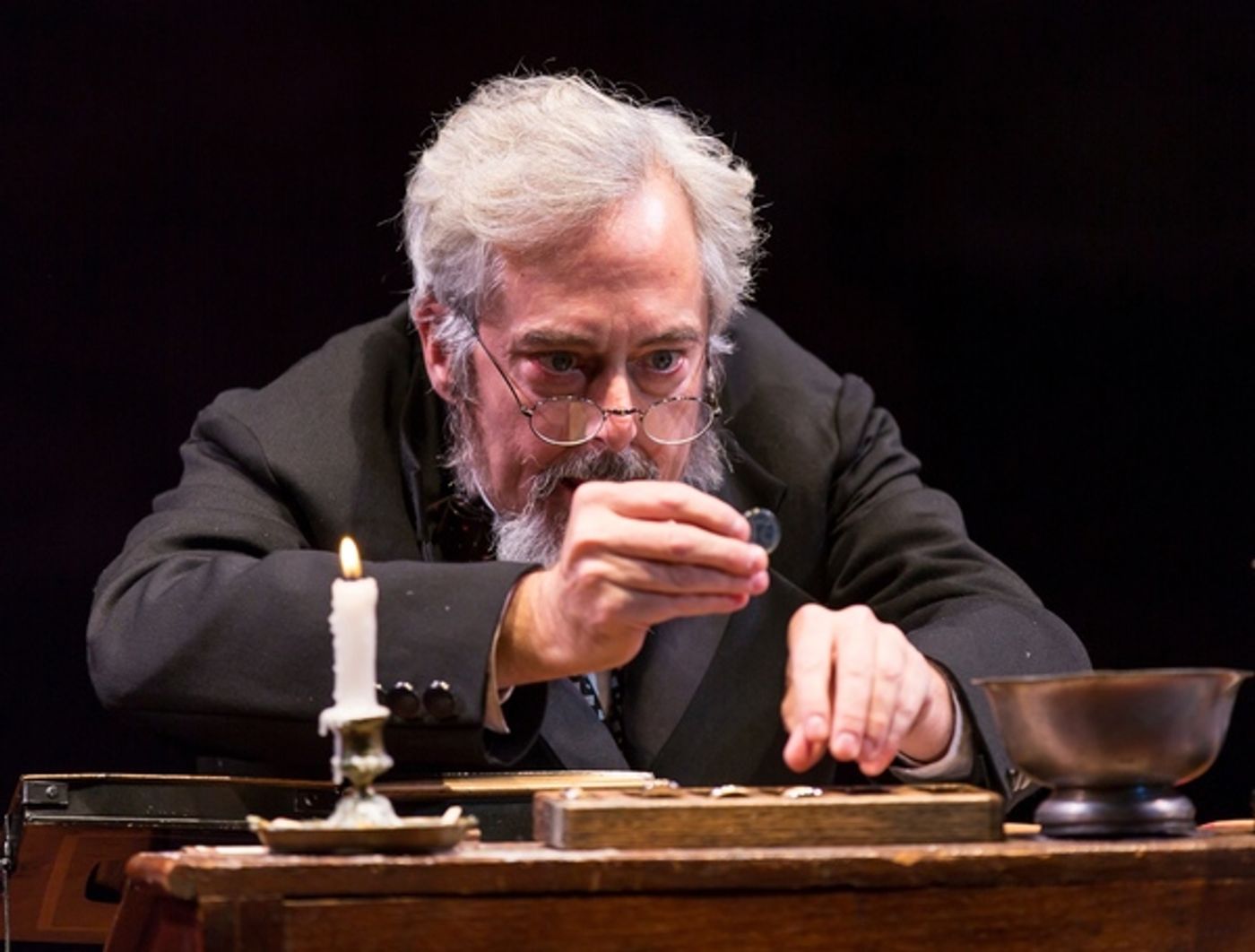 Photo Flash: A CHRISTMAS CAROL Rings In The Holidays At Hartford Stage  Image