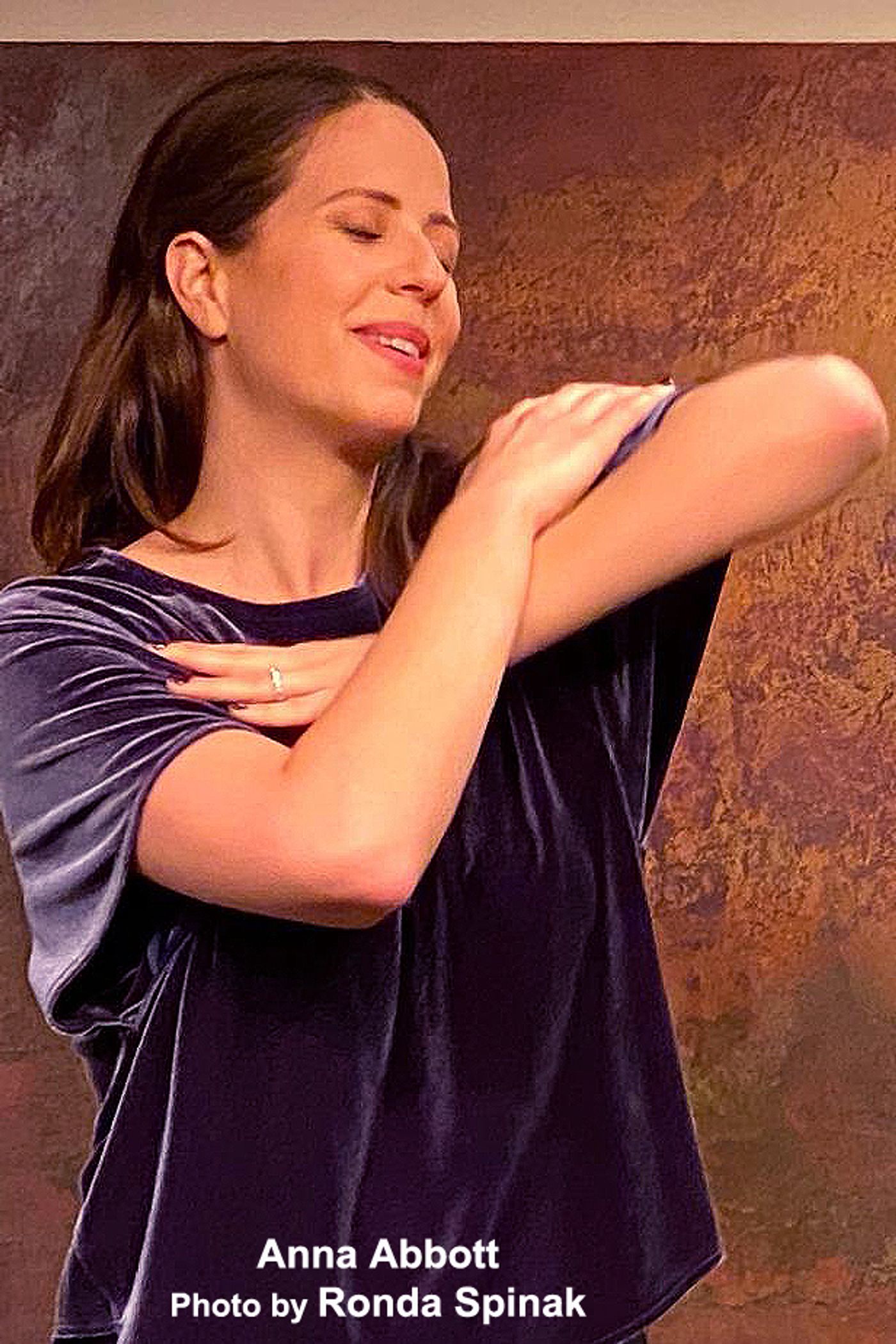 Interview: Anna Abbott's A Nice Evangelical Christian in A VERY HAPPY GOYISHA HANUKKAH  Image