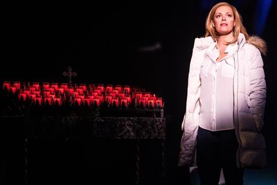 Elizabeth Stanley Photo