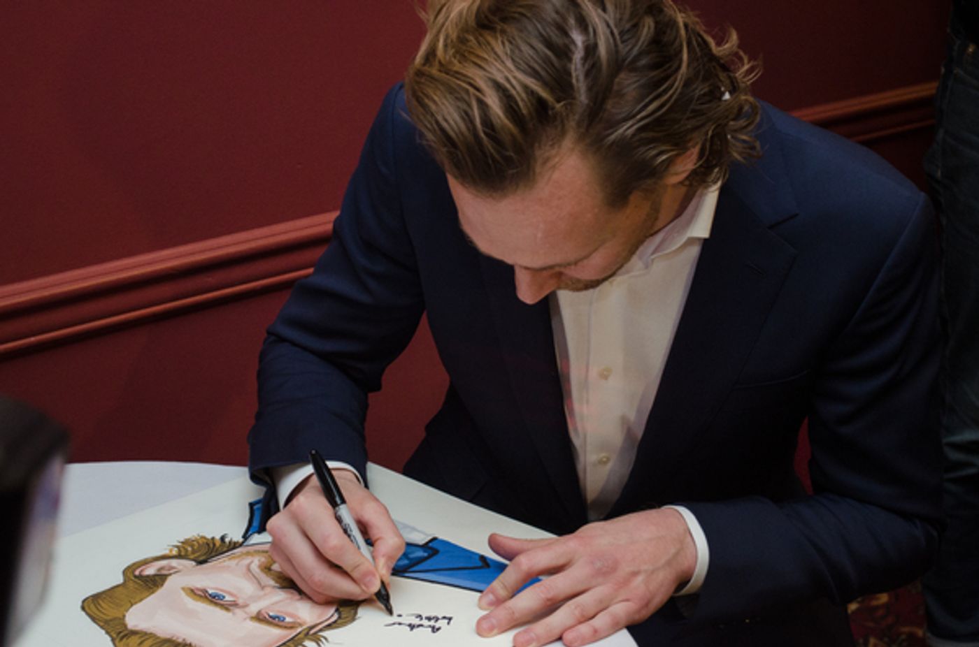 Photo Coverage: Tom Hiddleston Receives Portrait at Sardi's  Image