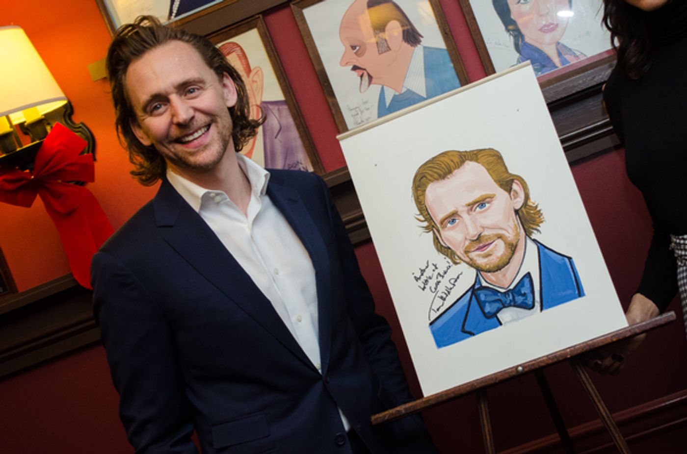 Photo Coverage: Tom Hiddleston Receives Portrait at Sardi's  Image