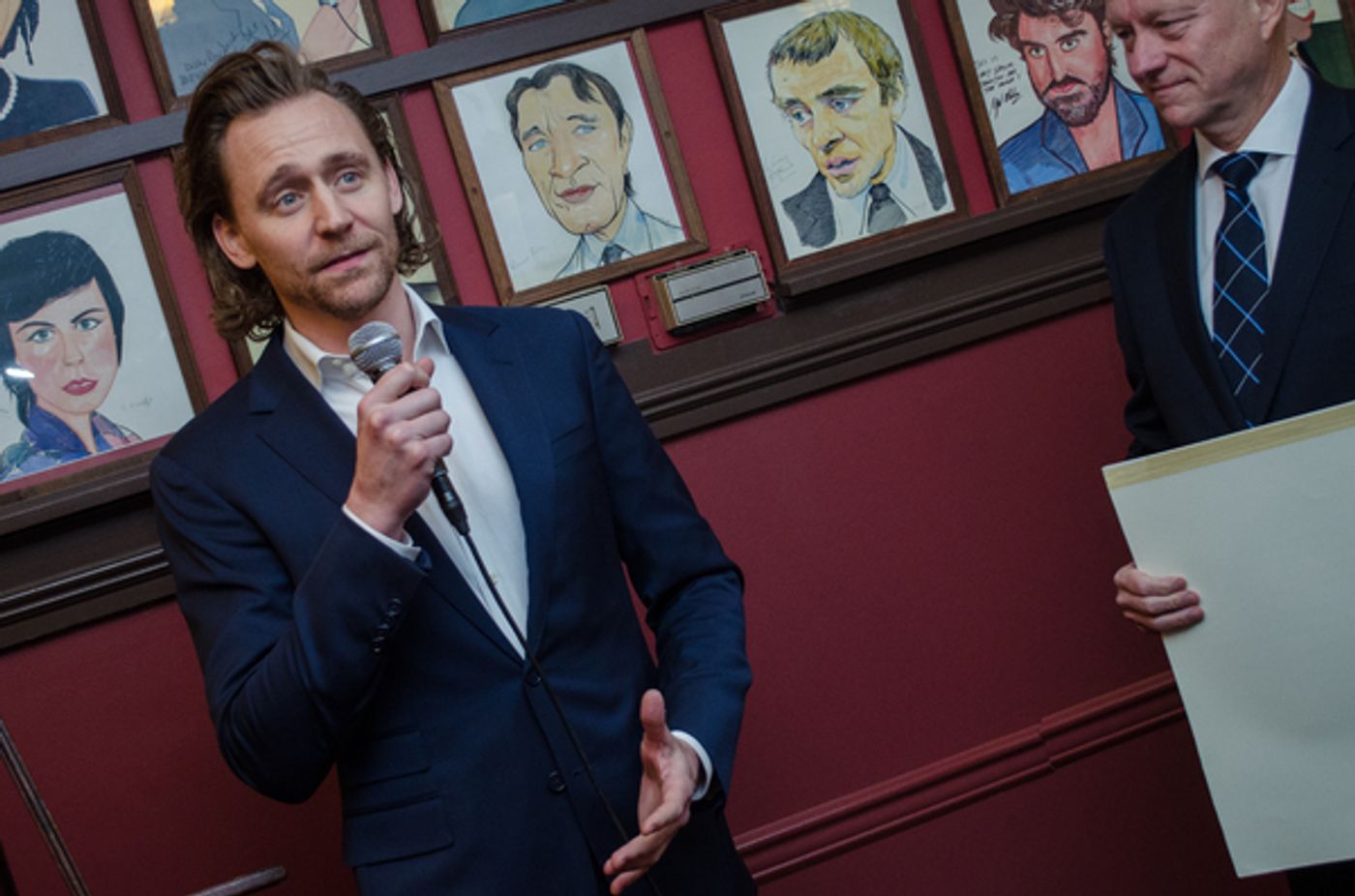 Photo Coverage: Tom Hiddleston Receives Portrait at Sardi's  Image