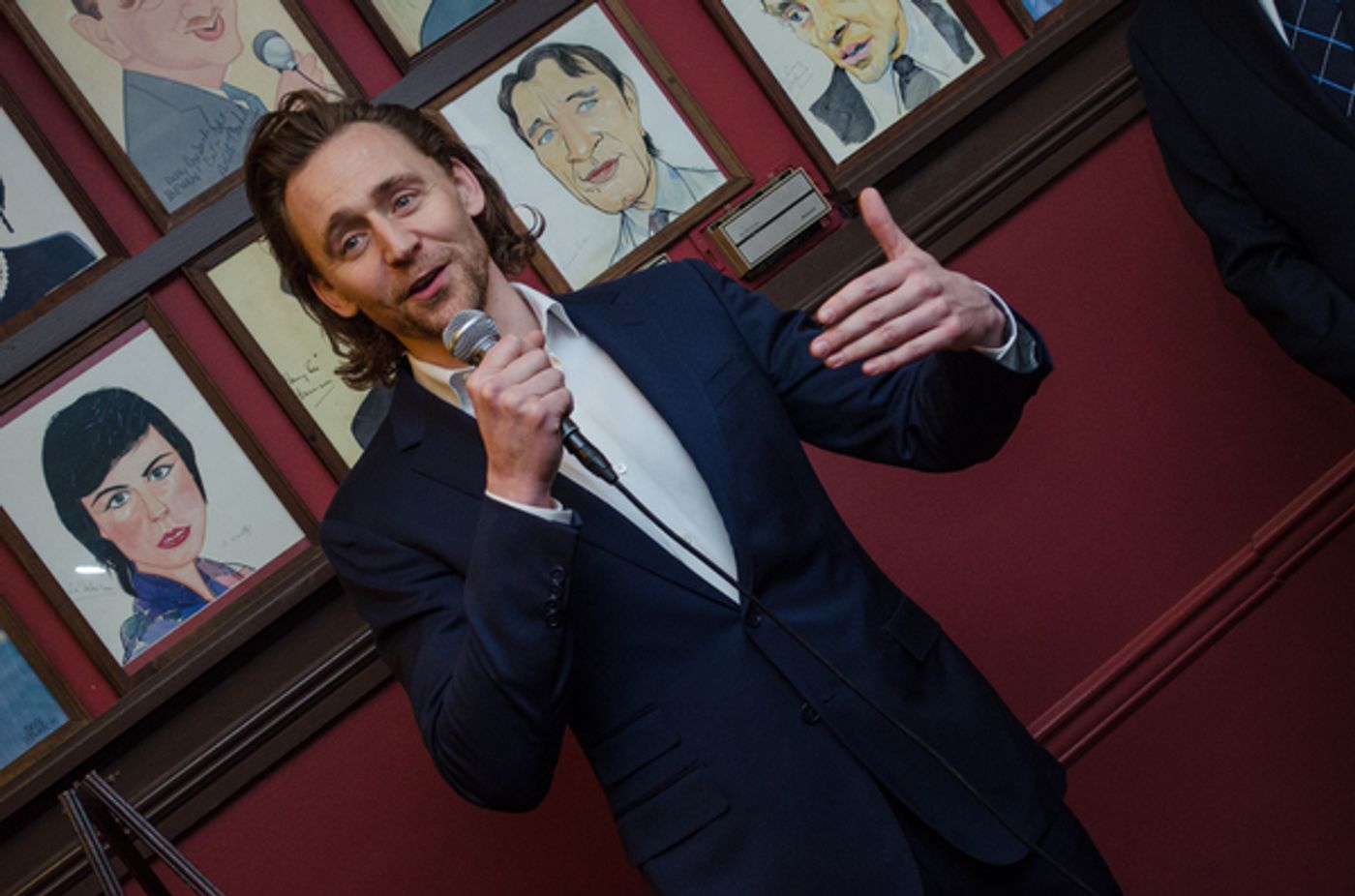 Photo Coverage: Tom Hiddleston Receives Portrait at Sardi's  Image