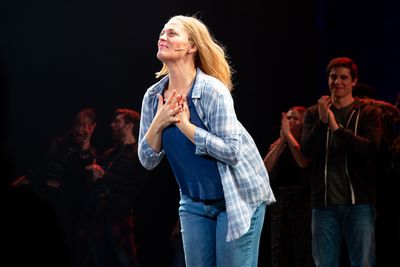 Elizabeth Stanley Photo