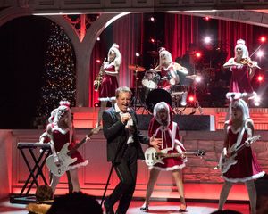 Ruby Lewis, Emily Lopez, Rex Smith, Carrie Manolakos, Gabriela Carrillo, Aubrie Sellers, and Molly Rogers @ BroadwayWorld Ruby Lewis, Emily Lopez, Rex Smith, Carrie Manolakos, Gabriela Carrillo, Aubrie Selle Photo