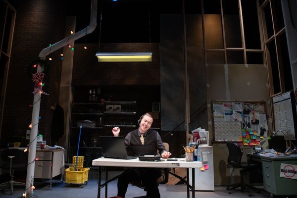 Photo Flash: Check Out New Photos of The New Jewish Theatre's FULLY COMMITTED Photo Flash: Check Out New Photos of The New Jewish Theatre's FULLY COMMITTED Image