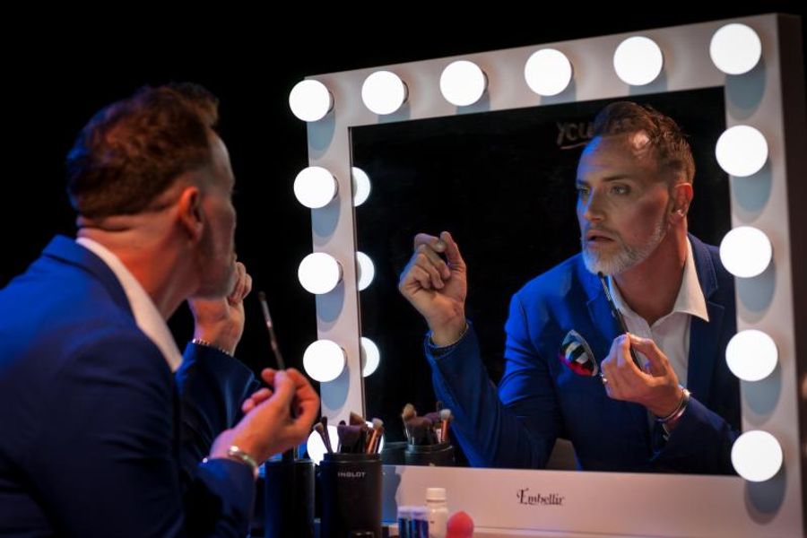 Review: A NIGHT WITH HAYDEN TEE – UP CLOSE AND INTIMATE Shares Heartfelt Expressions Of Well Known Musical Theatre Favourites In A Combination Of Cabaret And Cosmetic Image