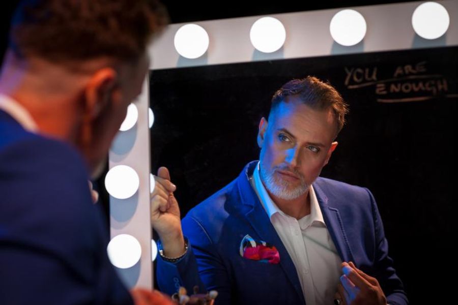 Review: A NIGHT WITH HAYDEN TEE – UP CLOSE AND INTIMATE Shares Heartfelt Expressions Of Well Known Musical Theatre Favourites In A Combination Of Cabaret And Cosmetic Image